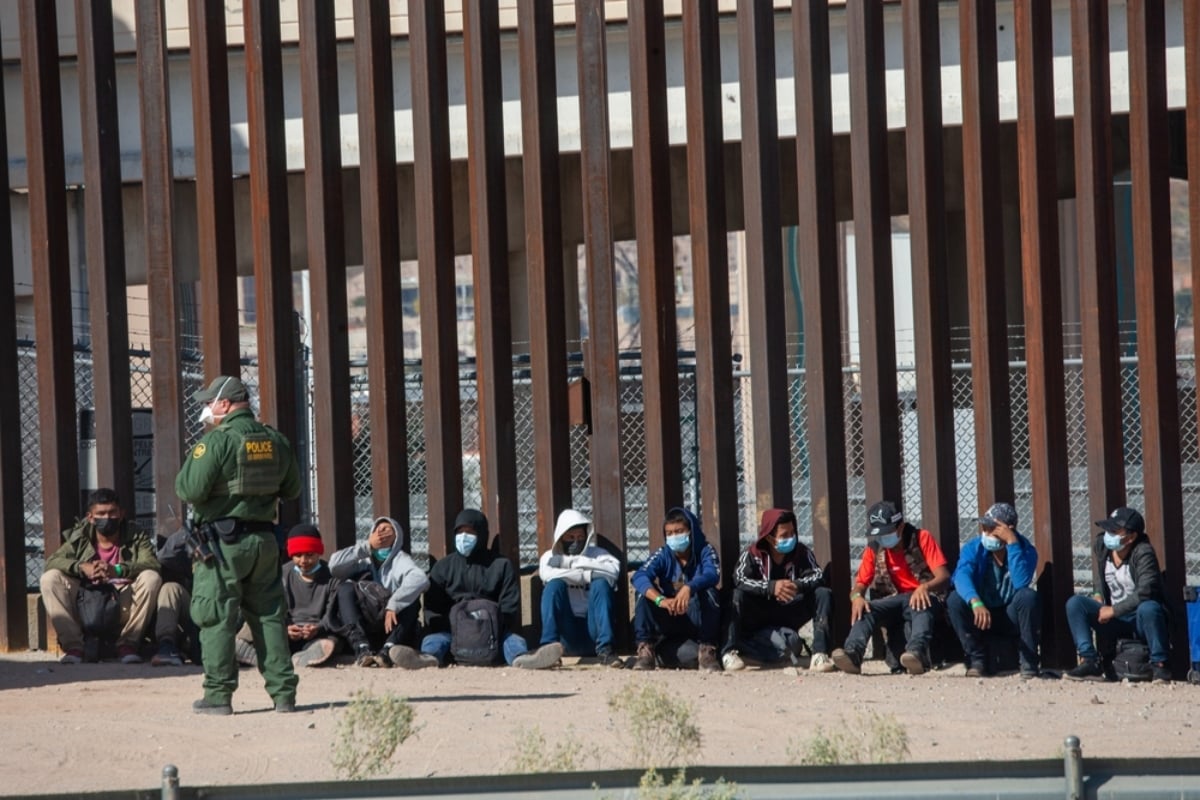 Deported migrants from US cross Nicaragua in search of a new home