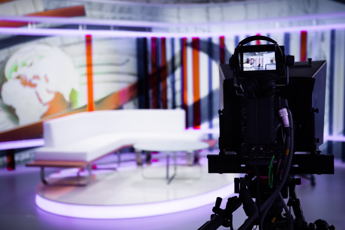 Lo Sé Todo host Elianis Garrido collapses during a live broadcast