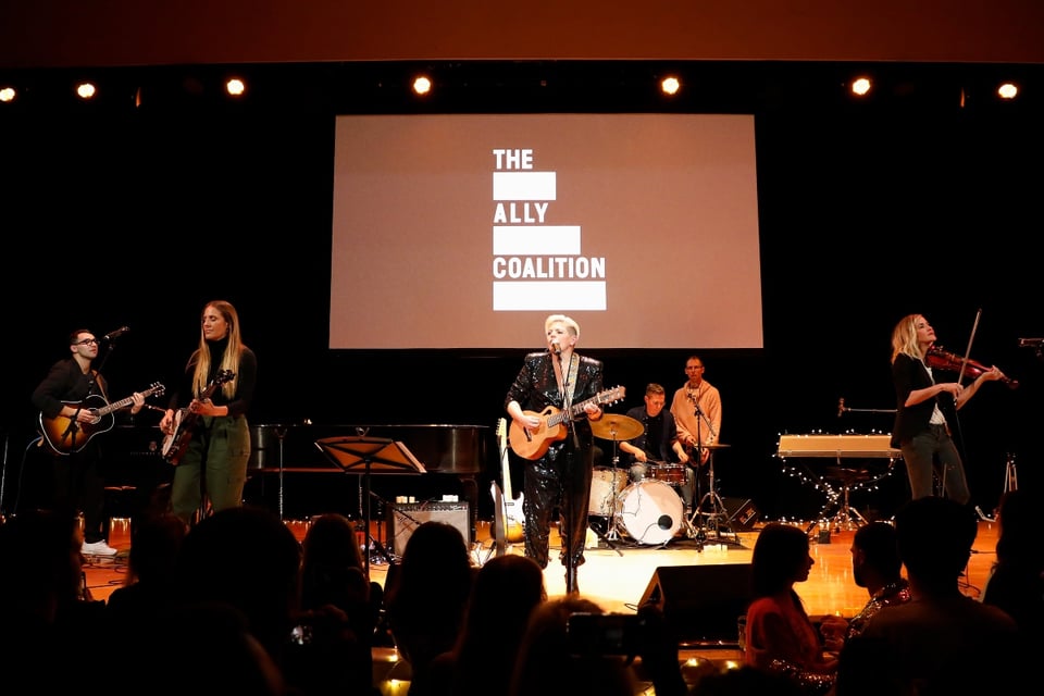 Laura Lynch, Dixie Chicks, mourning, music, MundoNOW