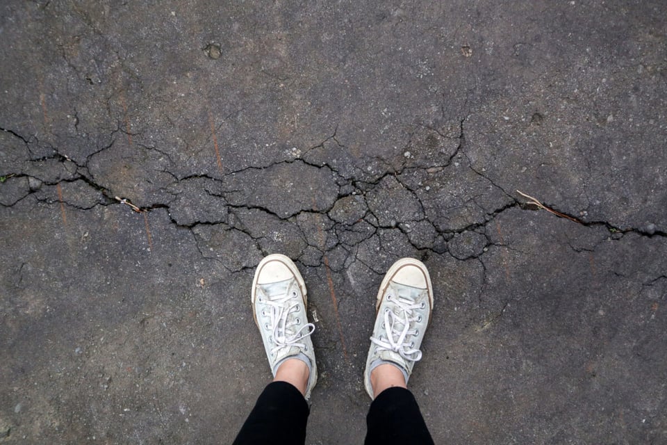 earthquake, feet, road, cracks
