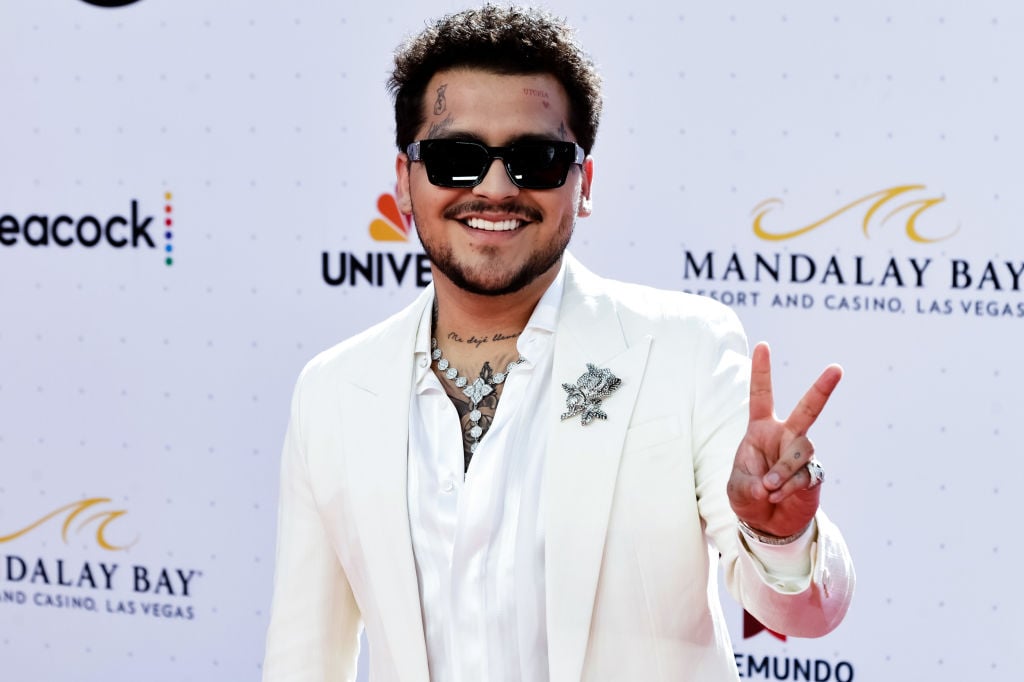 Christian Nodal sings about Belinda (VIDEO)
