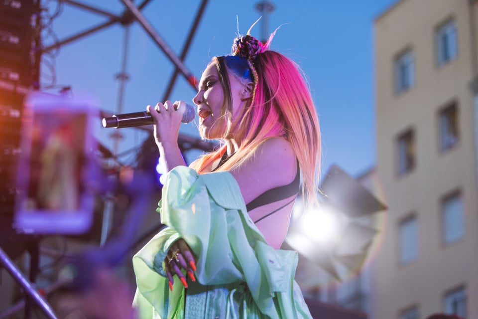 'Eres Tú', Belinda's repertoire, dance music, anthem