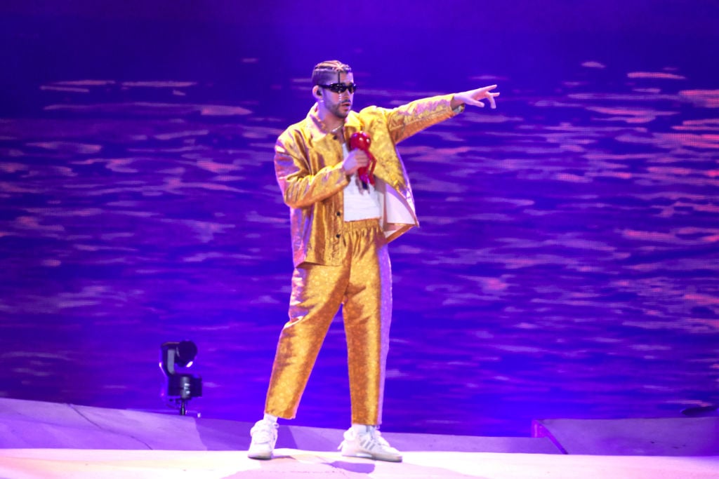 estilo de Bad Bunny, Estilo, moda, tendencias, cantante, música de Bad Bunny. / Bad Bunny's style, fashion, trends, singer, music