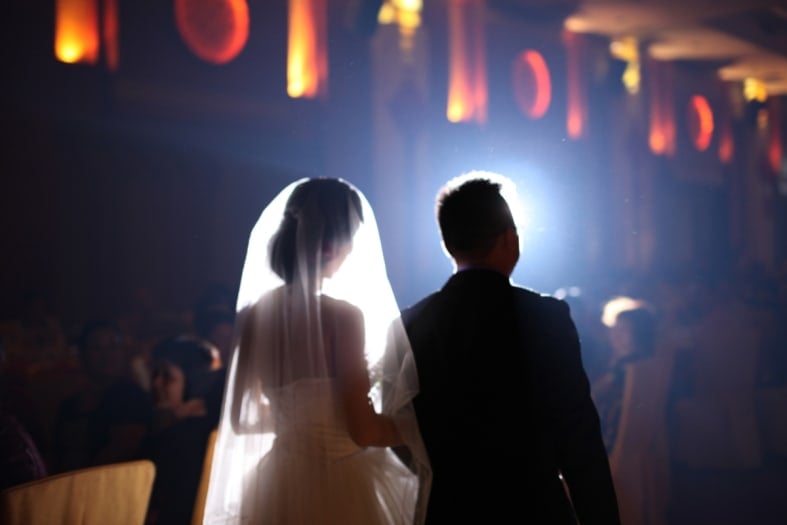 Bride confronts the priest in the middle of her wedding over a sexist comment