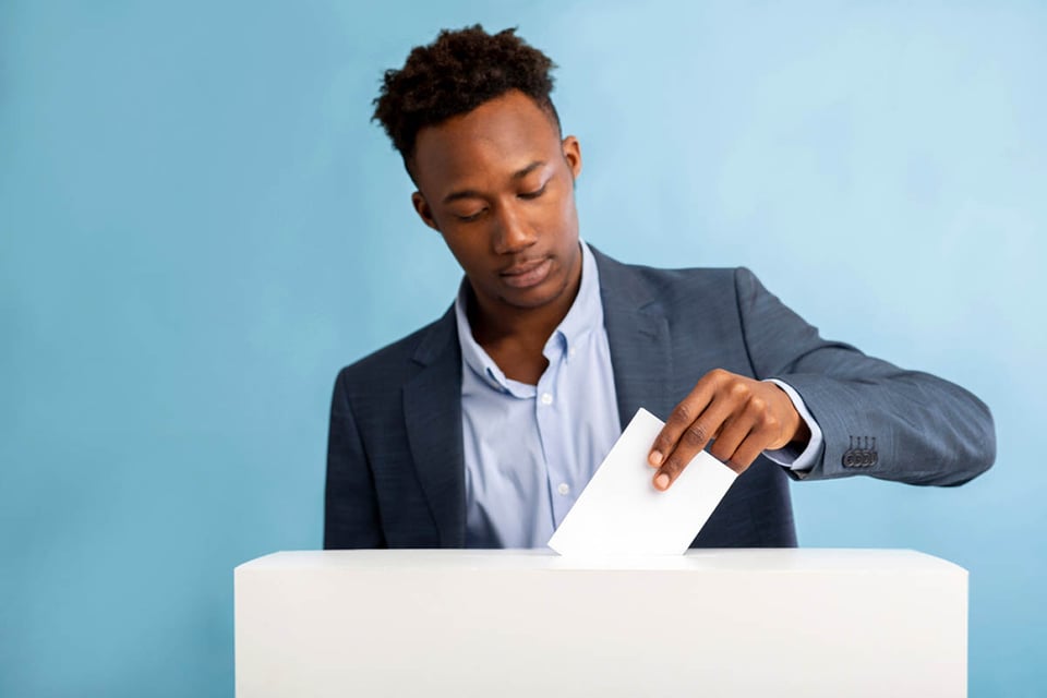 votación, hombre negro, urnas, emitir un voto, elecciones