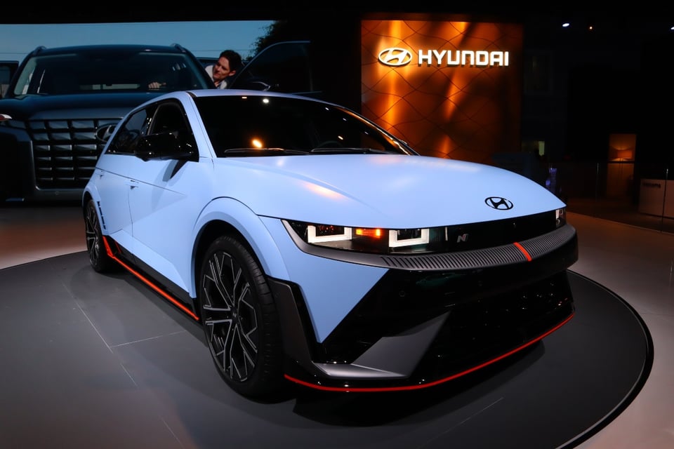 Hyundai IONIQ 5 N, bidirectional charging system, interior, screen, MundoNOW