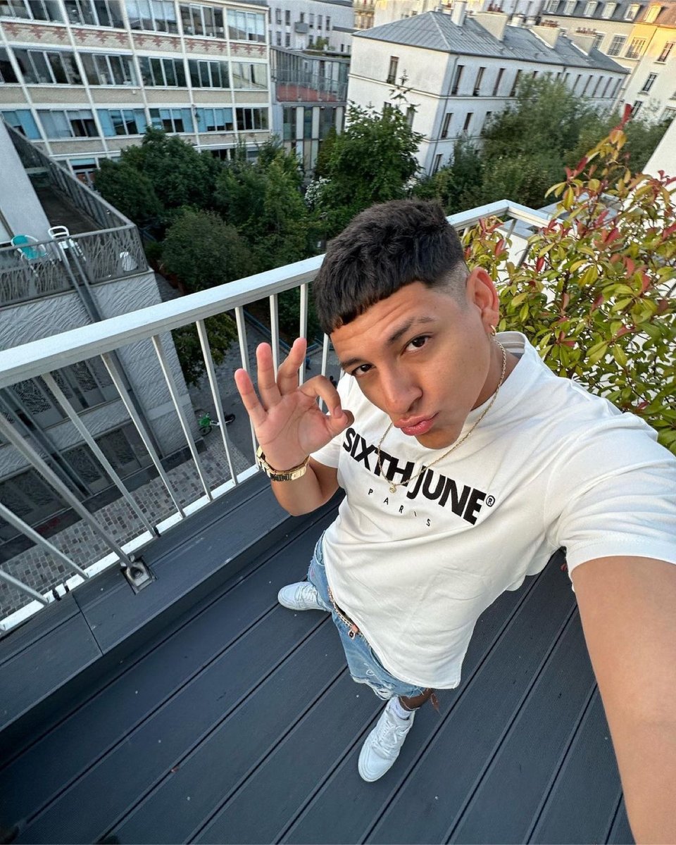 CAREEER, turn, Spain, balcony, selfie