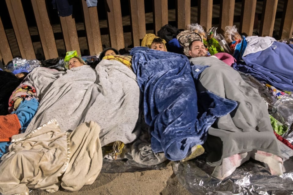 undocumented, immigrants, MundoNow, mayor sleeping, Shelters for Immigrants Will Close in December