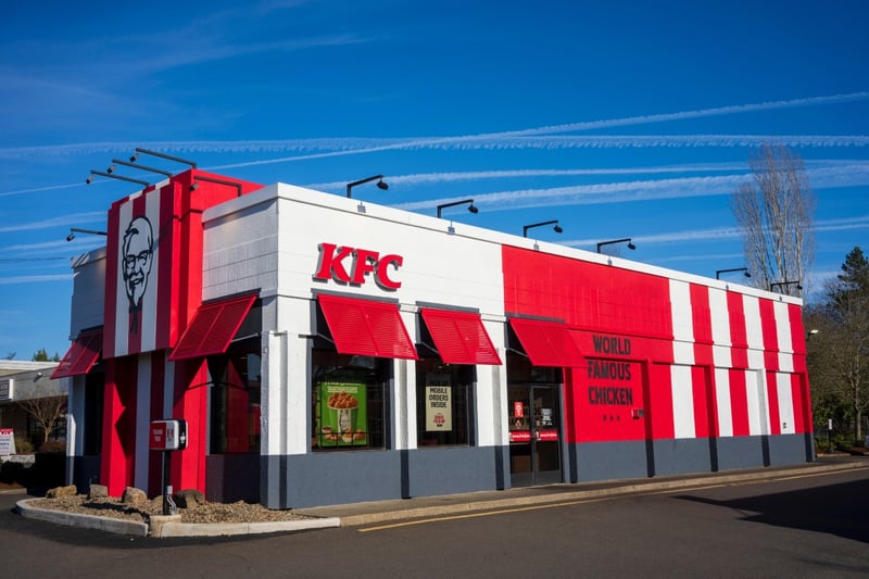 KFC FRIX CHICKE EMPLOYEES Lake Charles News KPLC Establishments, Bellcerrados Taco, Taco Bell, KFC, and Pizza Hut Implement AI