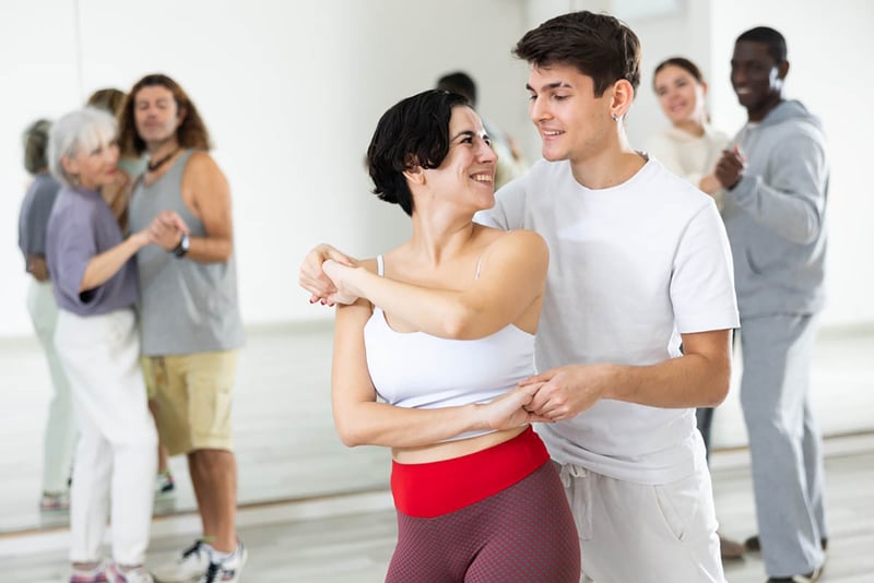 Baila, DVDs, home, dancers, MundoNOW
