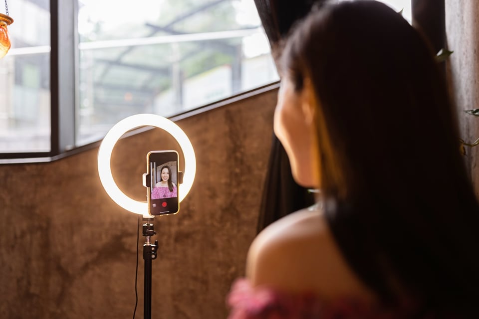 influencer, young, fashion, beauty, MundoNOW