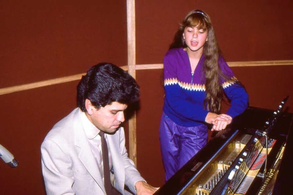 Lucero Hogaza León, America's Bride, singer, Chiquilladas, MundoNOW