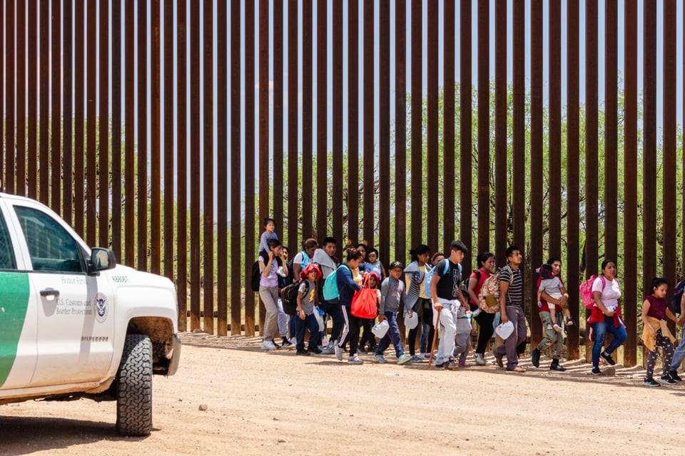 Habitantes, Política Migratoria, Restricciones, Nacionalidad