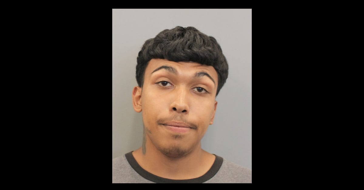 Marco Zavala tiene una orden de arresto en Houston, Texas, acusado del asesinato a balazos del joven Ángel Rodríguez.