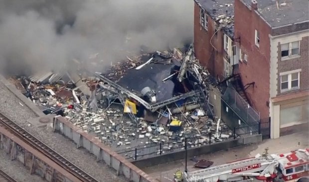 explosión fábrica encuentran cuerpos: Ofrecen sus condolencias