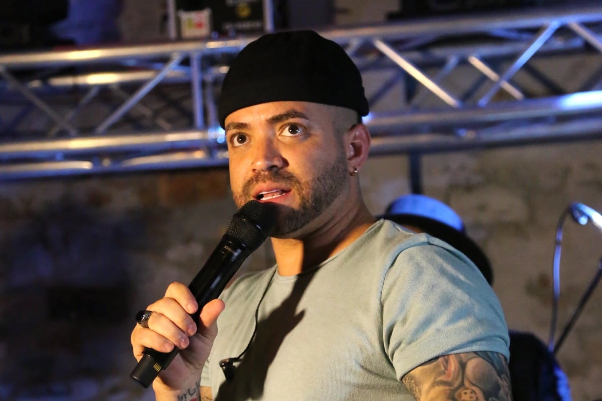 The singer ‘Nacho’ is called ridiculous after announcing the birth of his sixth daughter
