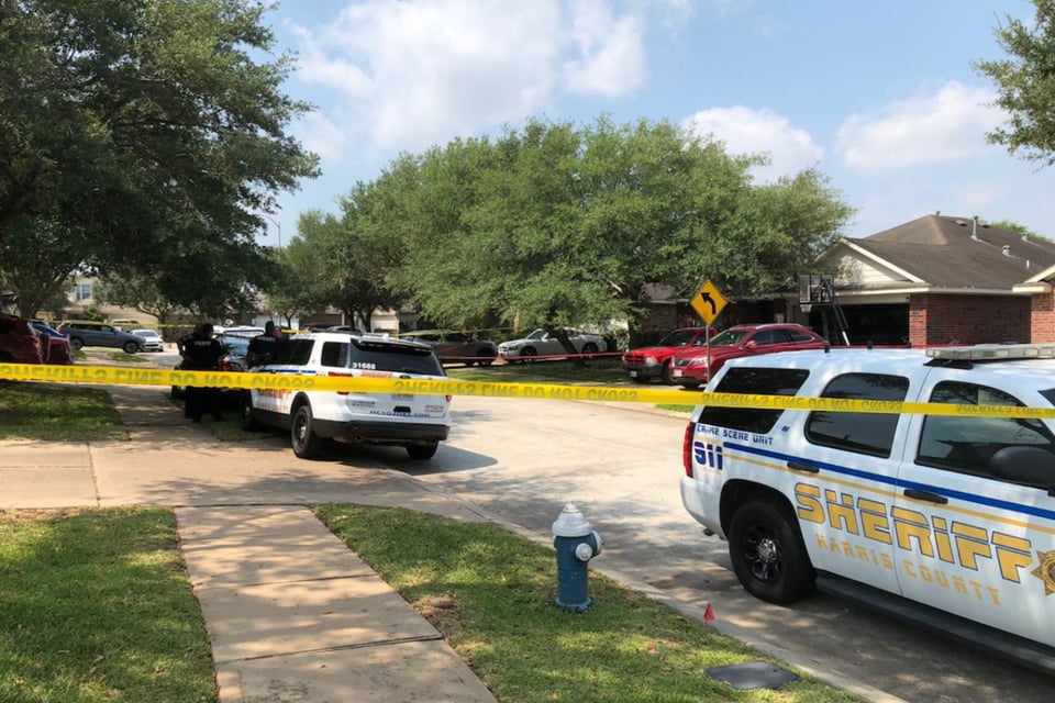 parents, angry, streets, Hispanic family, authorities, MundoNOW