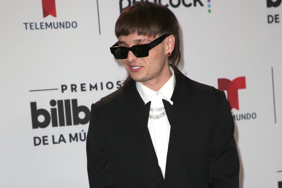 Billboard Awards 2023, Miami, confirmation, courtship, lying corridos, featherweight parents,