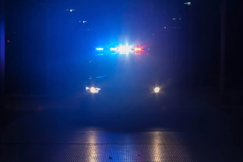 Auto, policía, choque, EEUU, víctimas, MundoNOW