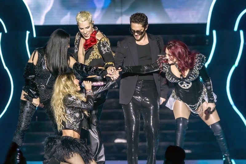 Anahí, Dulce María, Maite Perroni, Forever RBD, MundoNOW