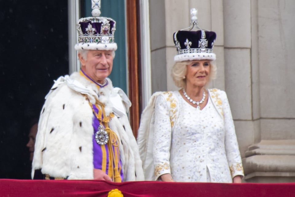 British monarchy, leadership, political stability, historical events, enigmatic quatrains, MundoNOW