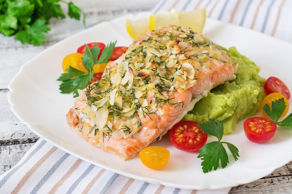 Salmon, baked, almond crust, MundoNow, recipes