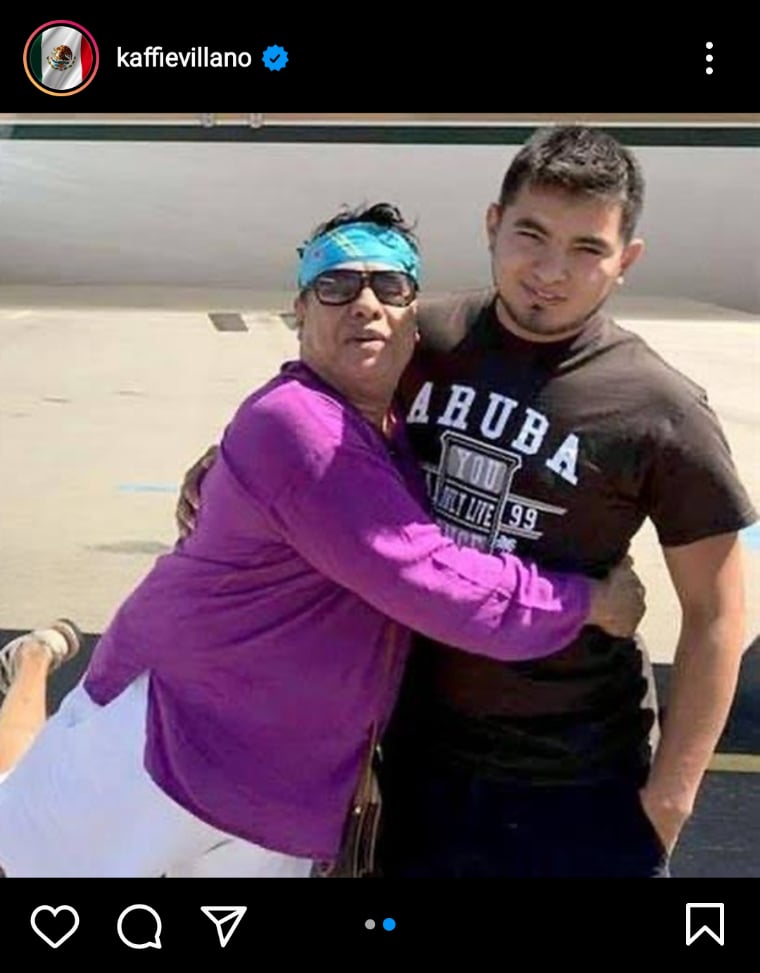 Isaac Efraín Martínez posed with the great actress Nora Velázquez, better known as 'Chabelita'