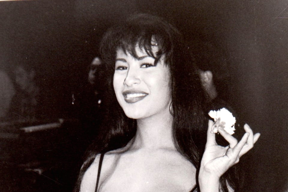 Selena funeral, monument, Mirador de la Flor, Grammy, MundoNOW