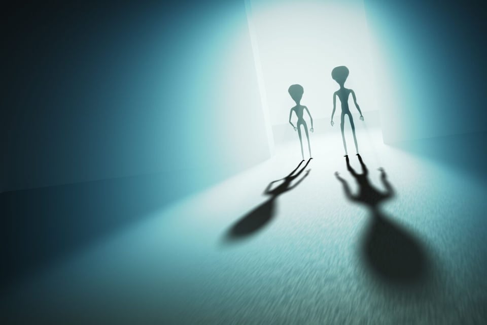 Aliens, Nave espacial, Sombras, MundoNow, Podcast
