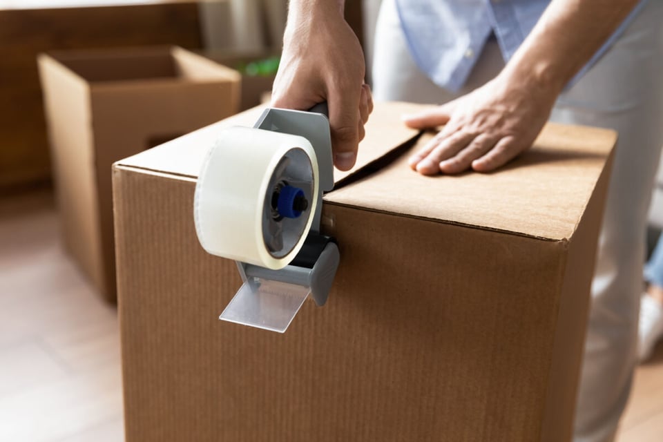 Presupuesto para vivienda, Mudanza, Cajas de cartón, Sellado, MundoNow, Manos