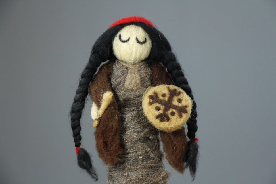 Doll, Woman, Drum, MundoNow, Podcast