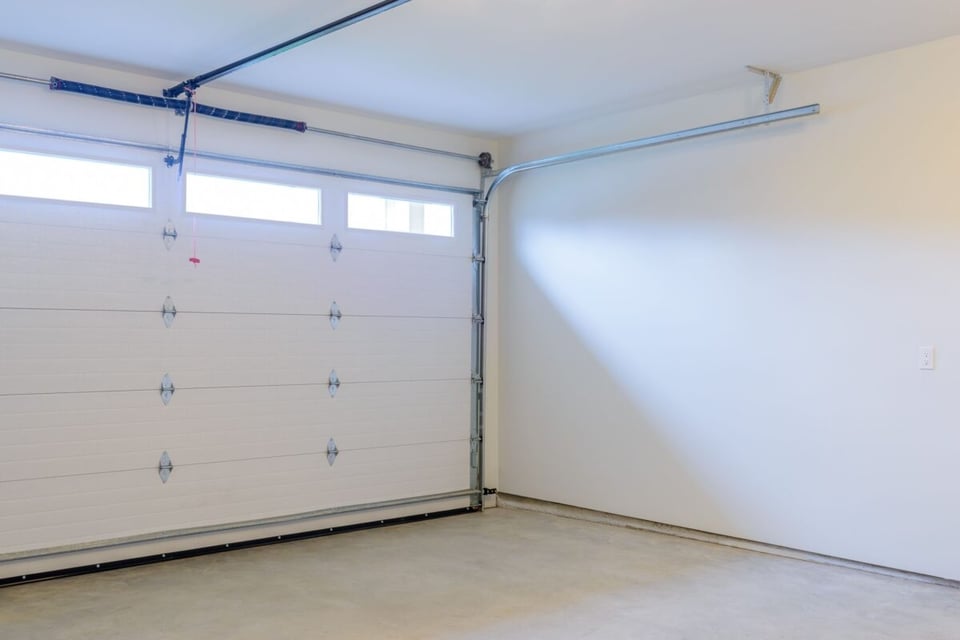 Garage, Story of Francisco Valencia, Closed, MundoNow, Podcast