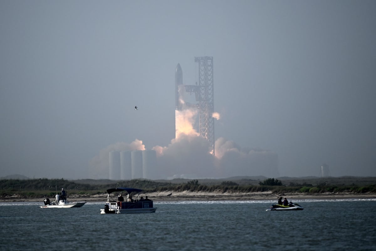 SpaceX’s Starship rocket explodes minutes after launch