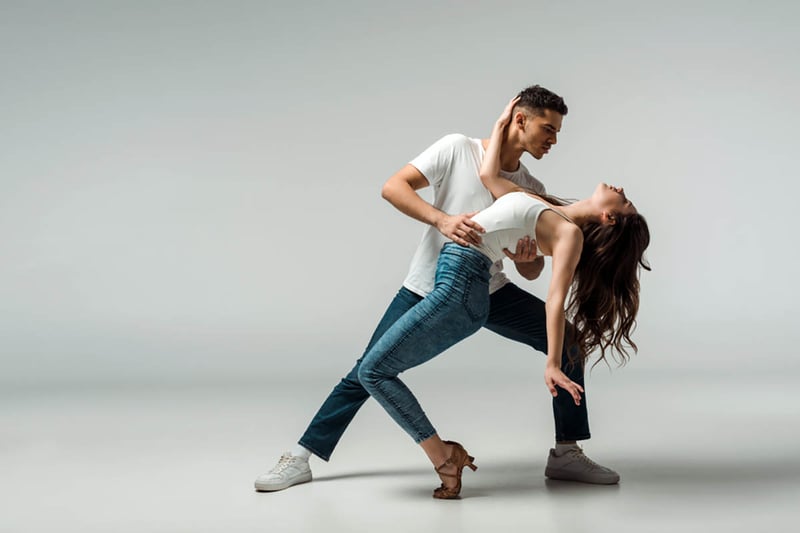 Bachata, República Dominicana, bailarines, jeans, MundoNOW