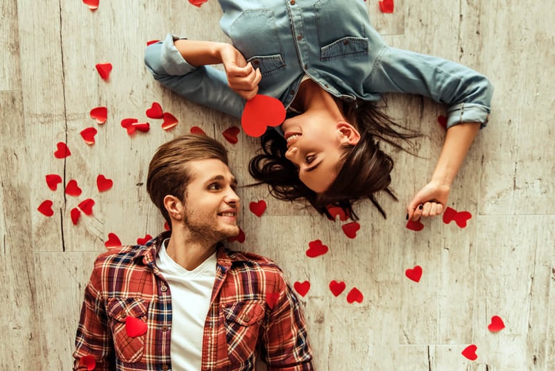 Lo que no se debe hacer en San Valentín, celebración de pareja, amor, MundoNOW, corazones