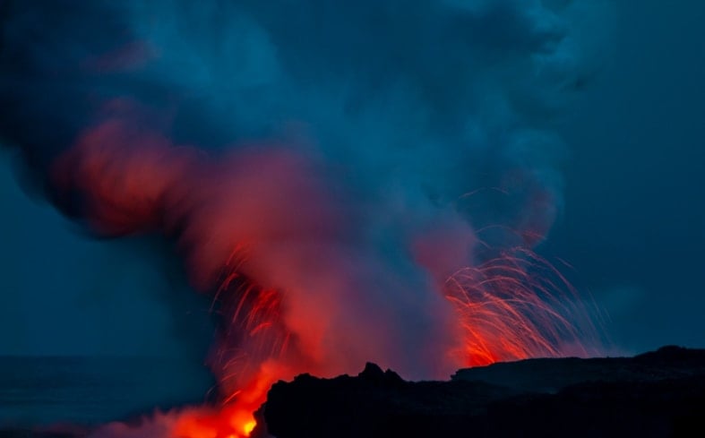 Hawaii’s Mauna Loa volcano erupts (PHOTOS)