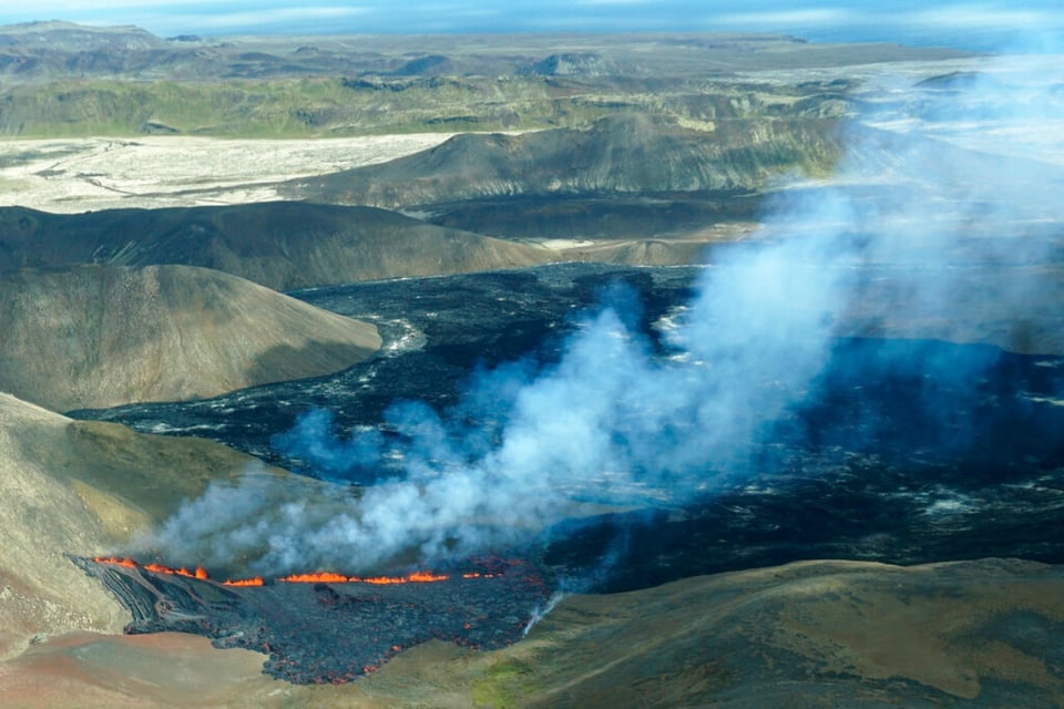 state of emergency, evacuation, Grindavík, Reykjavík, mundonow