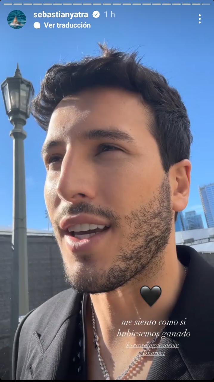Sebastián Yatra shared with his followers how he could not take the acclaimed award with him either