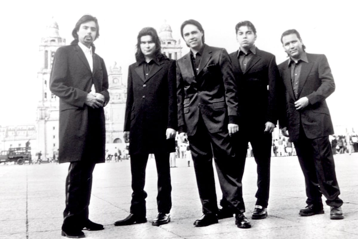 Did each member of Los Temerarios have their own tour bus?