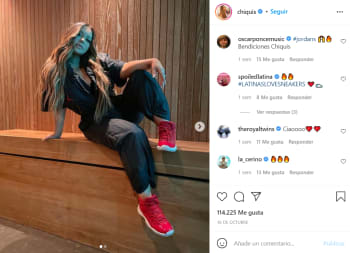 Other users assure that the singer is beautiful and cross out the bad comments. Chiquis black leather pants