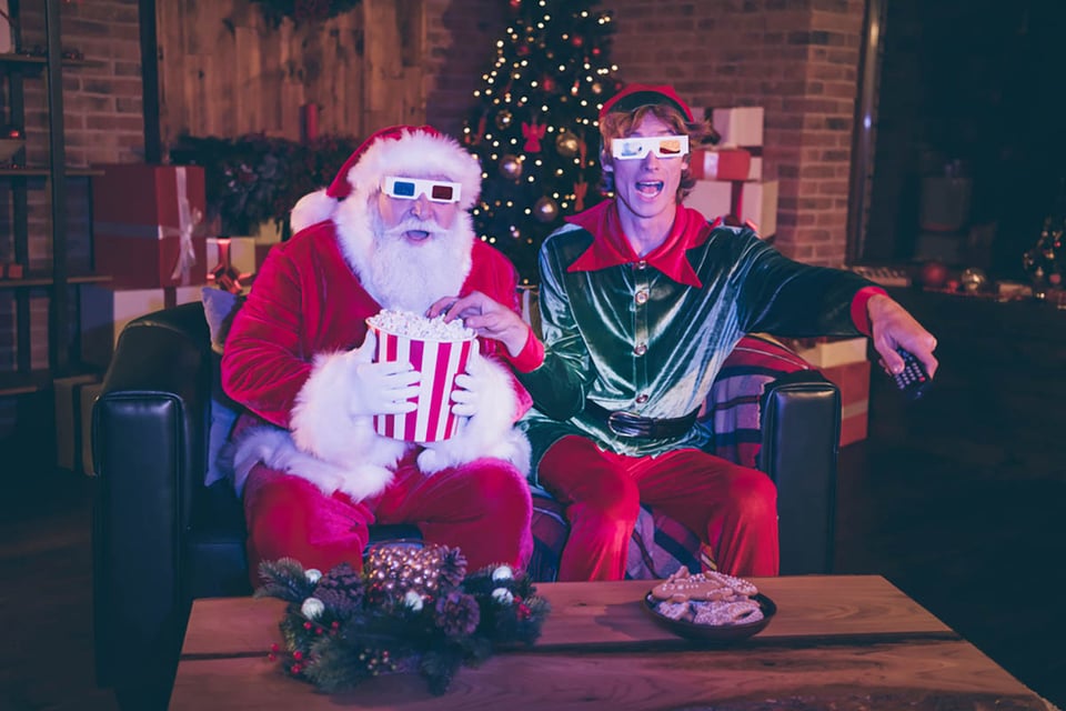Santa Claus, watching TV, holiday, festive, MundoNOW