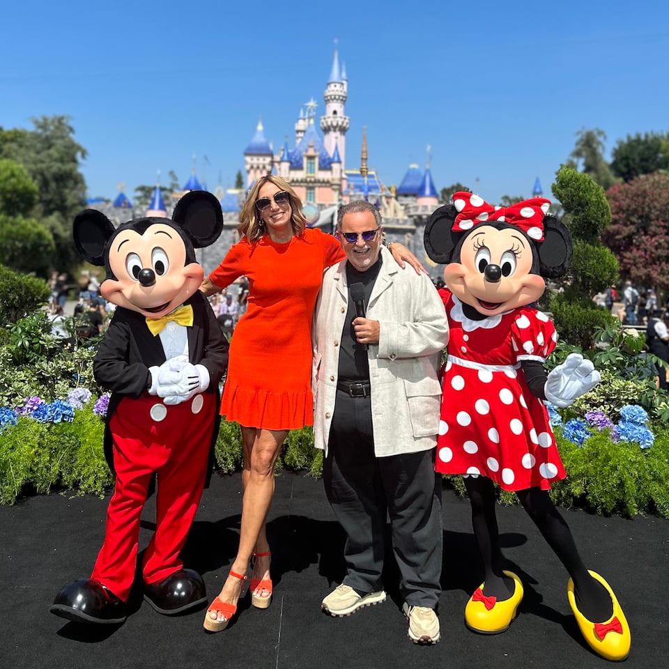 Mickey Mouse, Lili Estefan, Raúl de Molina, Minnie Mouse, Disneyland