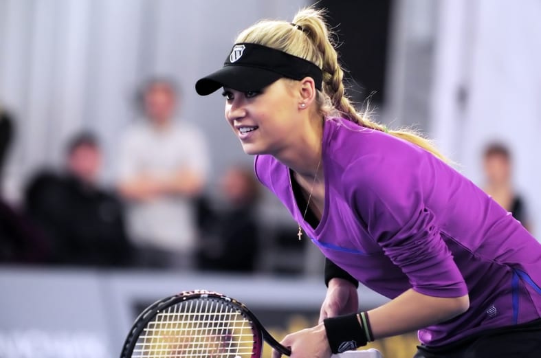 Enrique Iglesias’ partner Anna Kournikova shows off her best bikini pics