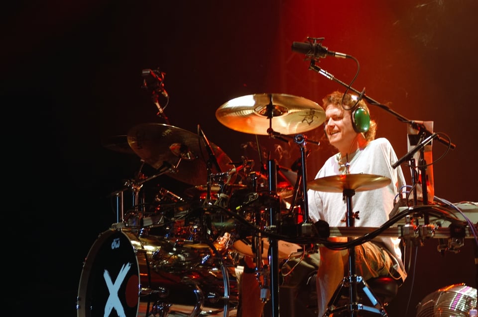 El abogado del joven que atacó al baterista de Def Leppard asegura que es "joven dulce"