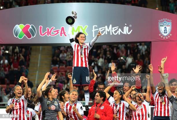 Alfredo Moya/Jam Media/Getty Images GUADALAJARA, MEXICO - NOVEMBER 24: Brenda Viramontes of Chivas raises the champions trophy after the Final match between Chivas and Pachuca as part of the Torneo Apertura 2017 Liga MX Femenil at Chivas Stadium on November 24, 2017 in Guadalajara, Mexico. (Photo by Alfredo Moya/Jam Media/Getty Images)