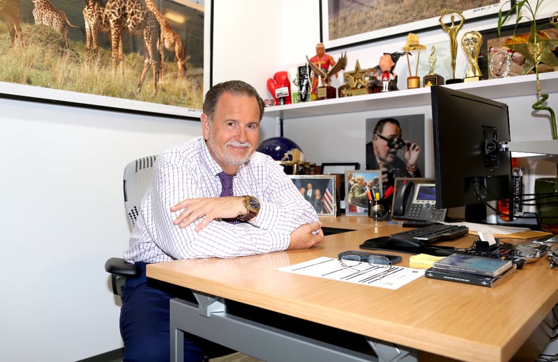 Raúl De Molina, Office, Desk, Awards, Photographs.