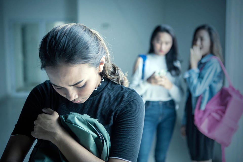 dealing with peer pressure, peer pressure tips, bullying
