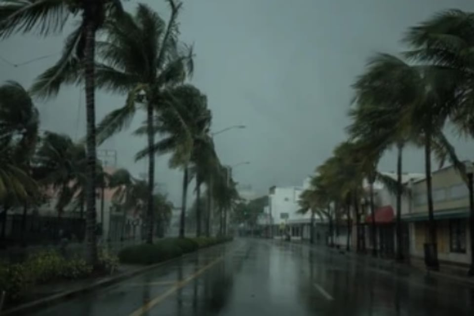 Idalia, huracán, mundonow, tocar tierra, Florida