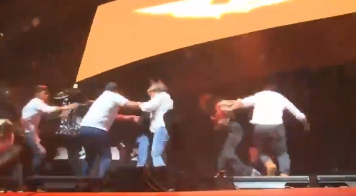 Strong winds demolish the stage where Mexican presidential candidate Jorge Álvarez Máynez was speaking