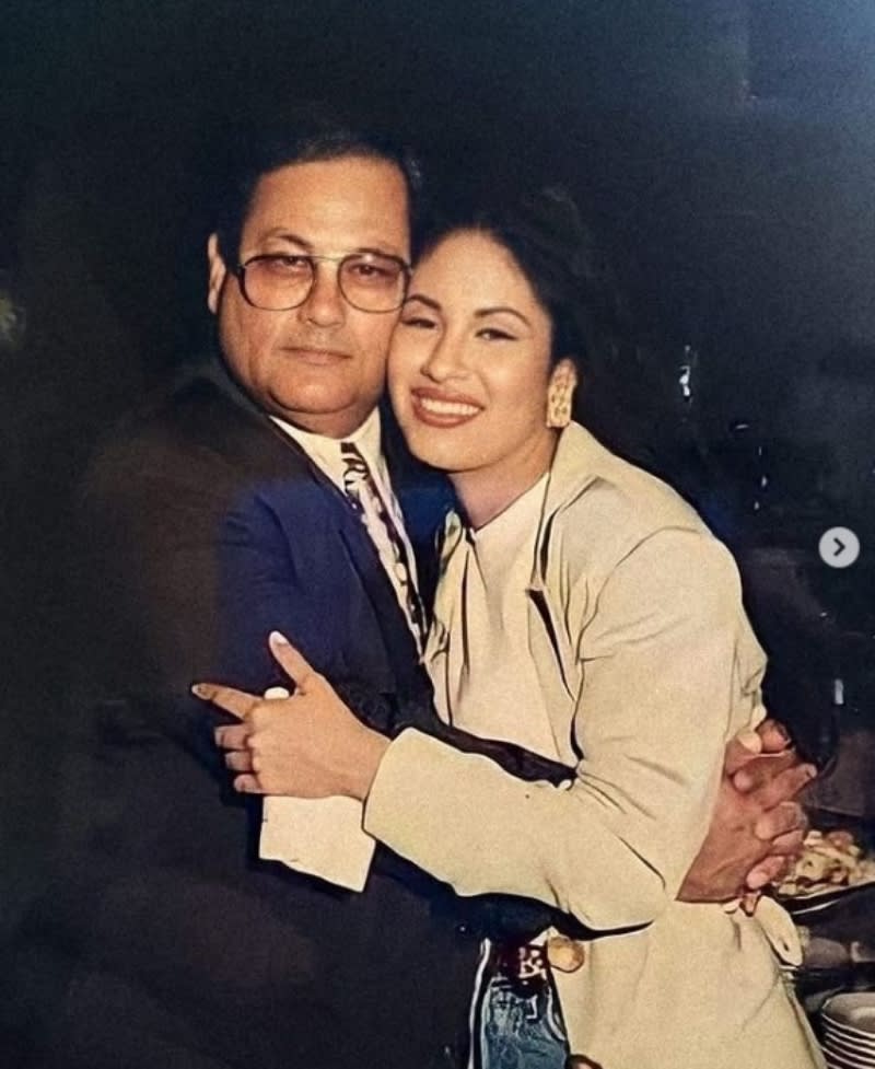 Why is Selena's father regretting showing his daughter's coffin?